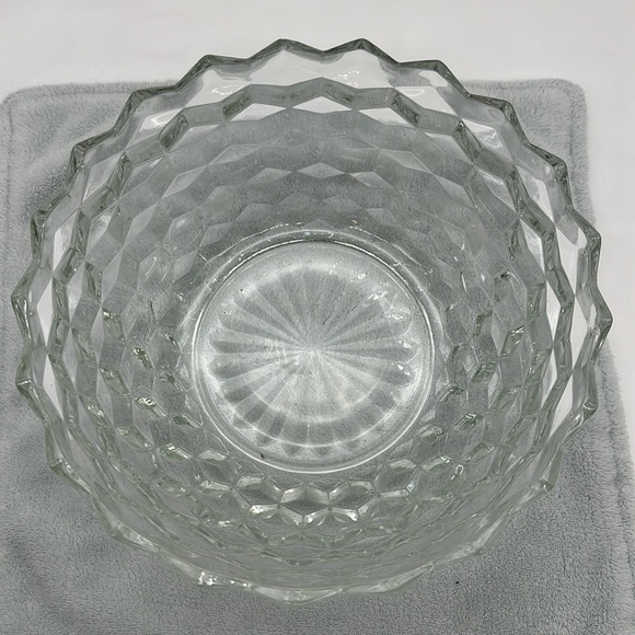 Heavy Cut Glass w/Geometric Pattern/Design Starburst on Bottom Capacity 68oz - Picture 2 of 6